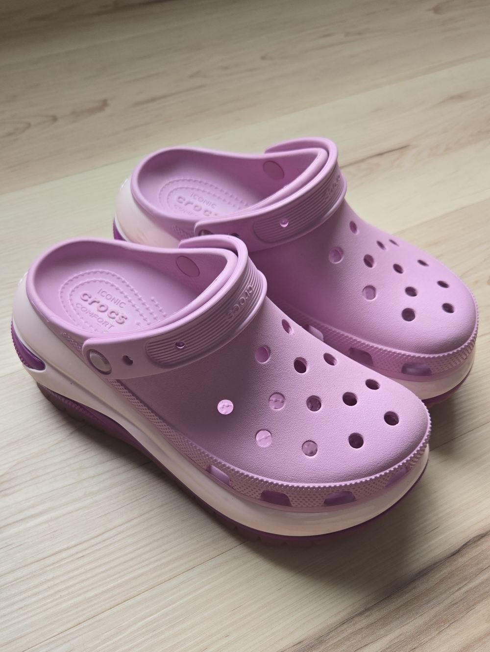 CROCS Mega Crush Clogs, Hydrangea (Lavender), Size 8